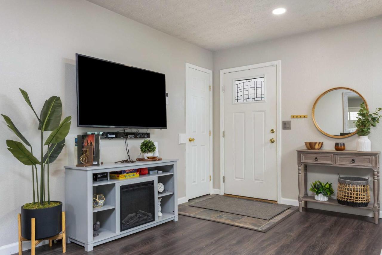 Updated Townhome Near Airport And Shopping! Anchorage Kültér fotó